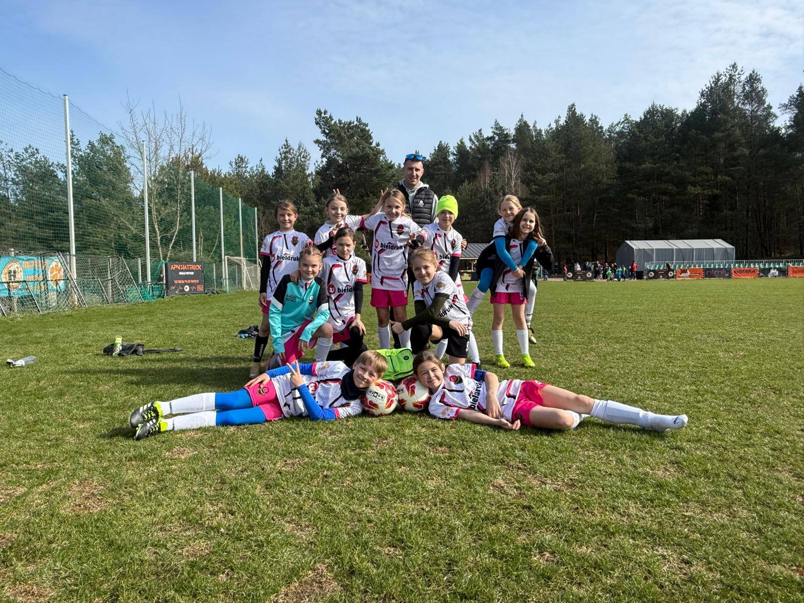 Pierwszy turniej Orliczek z chłopcami w kategorii E2.