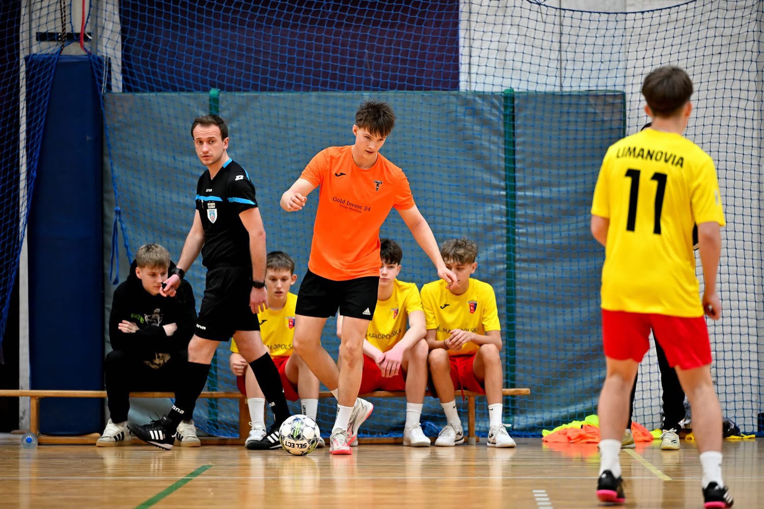 Juniorzy w akcji !  Ostatni akcent XXXII Halowych Mistrzostw Podokręgu Limanowa