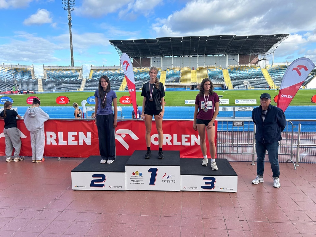 LA: 𝗧𝗥𝗭𝗬 𝗭Ł𝗢𝗧𝗘 𝗠𝗘𝗗𝗔𝗟𝗘. 𝗝𝗘𝗗𝗘𝗡 𝗦𝗥𝗘𝗕𝗥𝗡𝗬. 𝟯. 𝗠𝗜𝗘𝗝𝗦𝗖𝗘 𝗪 𝗞𝗟𝗔𝗦𝗬𝗙𝗜𝗞𝗔𝗖𝗝𝗜 𝗠𝗘𝗗𝗔𝗟𝗢𝗪𝗘𝗝 Międzywojewódzkich Mistrzostw U16