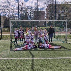 Kolejne zmagania Orliczek w Lidze Orlika E2 z chłopcami