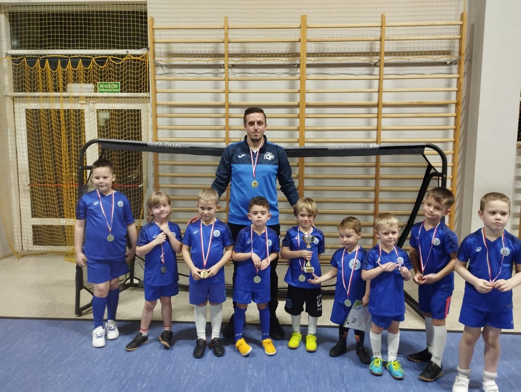 Kolejne zmagania turniejowe najmłodszych adeptów piłkarskich.