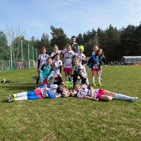 Pierwszy turniej Orliczek z chłopcami w kategorii E2.